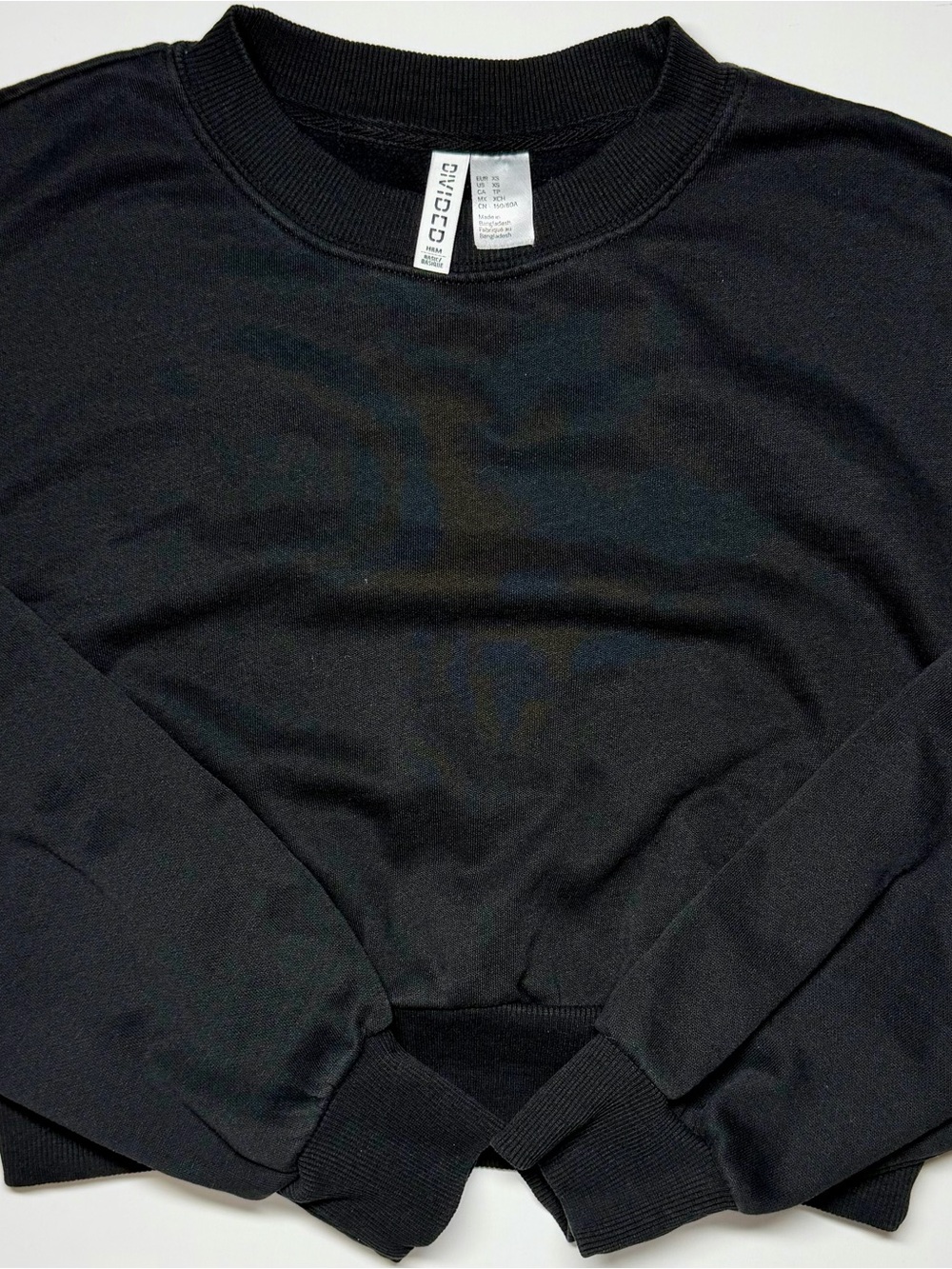 H&M Divided Black Cropped Crewneck Sweatshirt XS